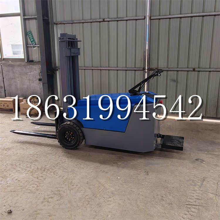 塔城地区全电动叉车插腿式堆高车液压装卸车1.5吨升高小型站驾式铲车